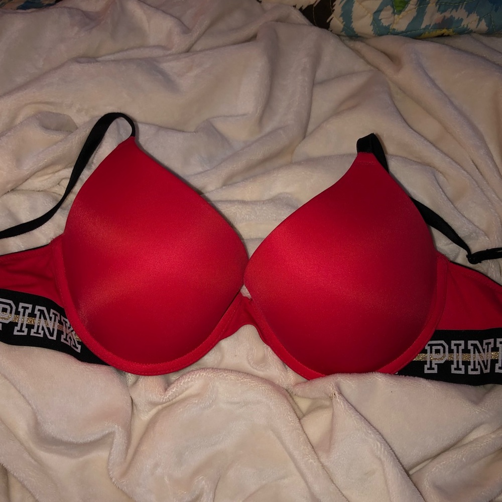 Band New Victoria secret push-up bra